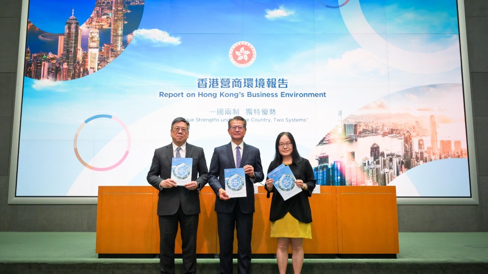 特區政府發表報告 闡述「一國兩制」 獨特優勢 營商環境安全開放高效 香江成國際資金避風港
