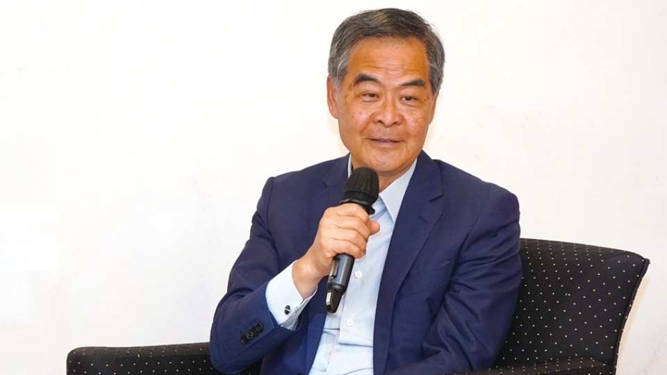 梁振英為青年答疑解惑